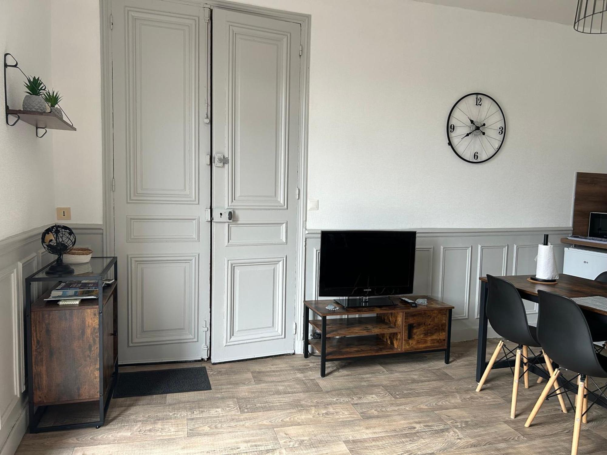 Appartement F1, Refait A Neuf, 150M De La Plage Donville les Bains Bagian luar foto